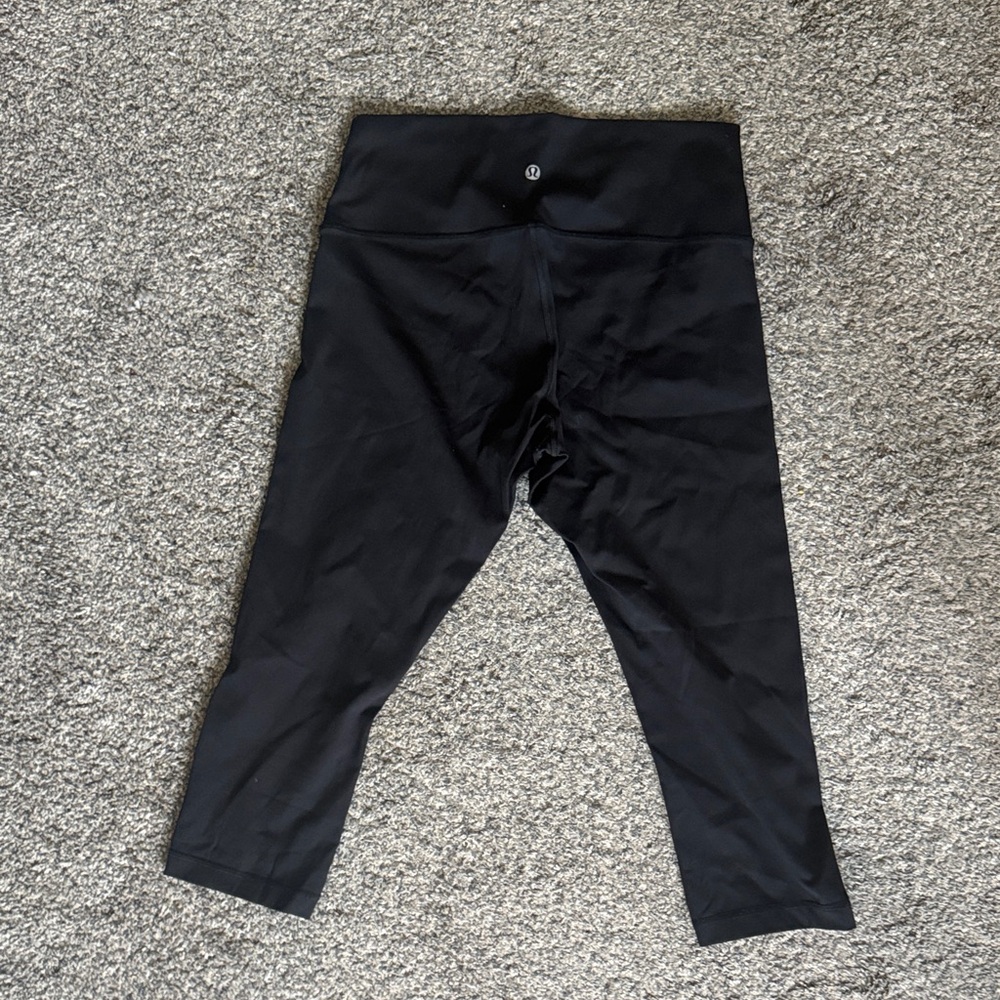 Women’s Lululemon mid rise crop Leggings